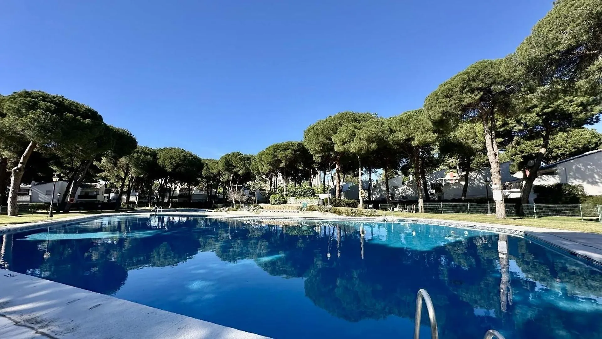 Waves & Pines Apartment El Paraiso, Benamara Estepona