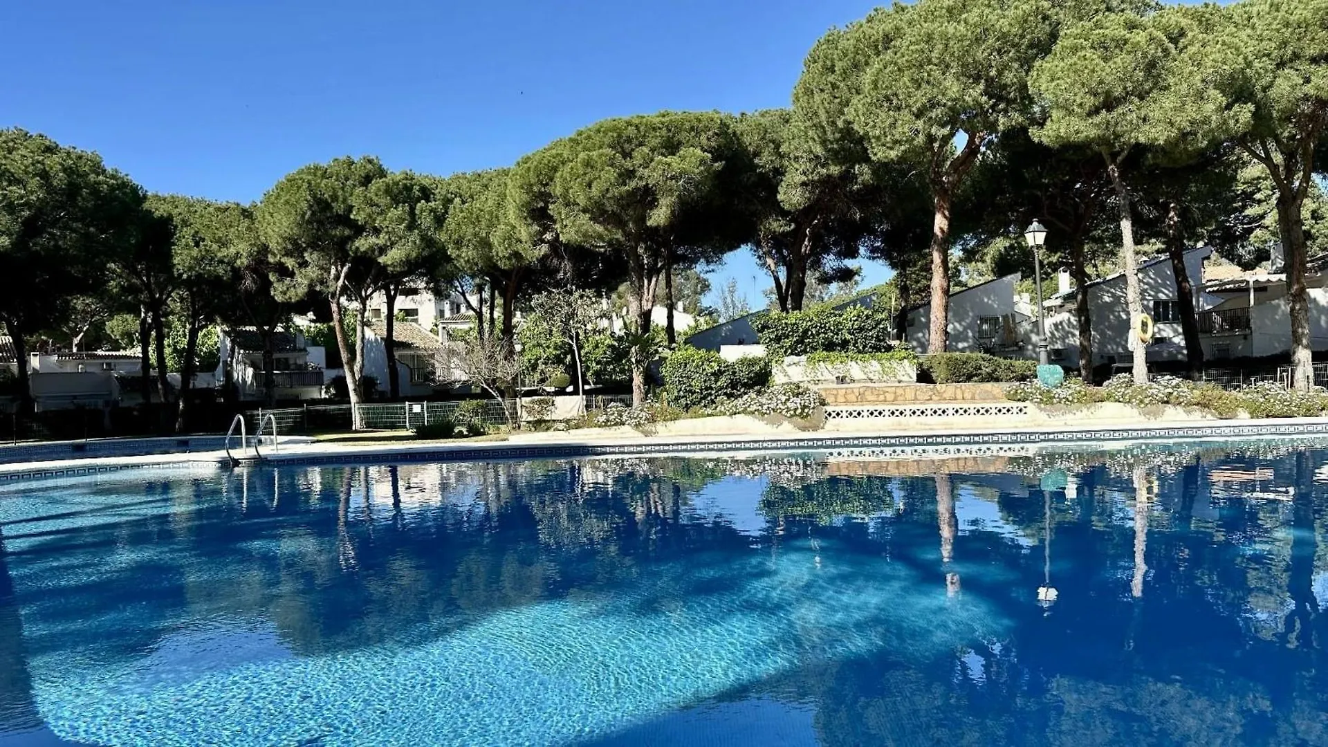 Waves & Pines Apartment El Paraiso, Benamara Estepona