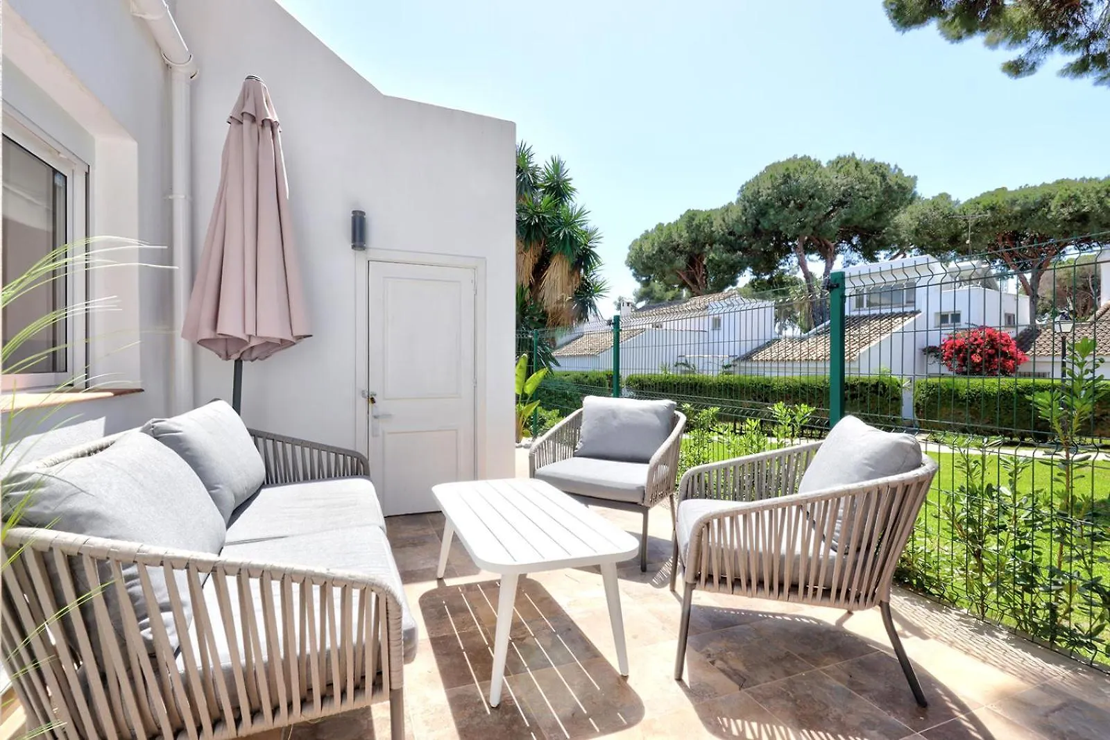 Waves & Pines Apartment El Paraiso, Benamara Estepona