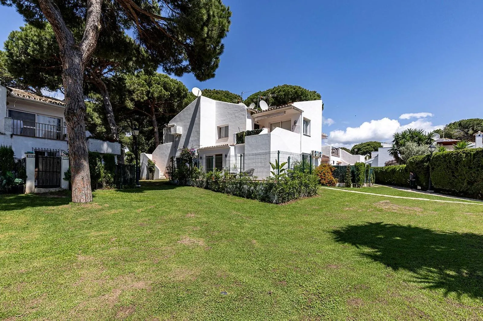 Waves & Pines Apartment El Paraiso, Benamara Estepona Spain