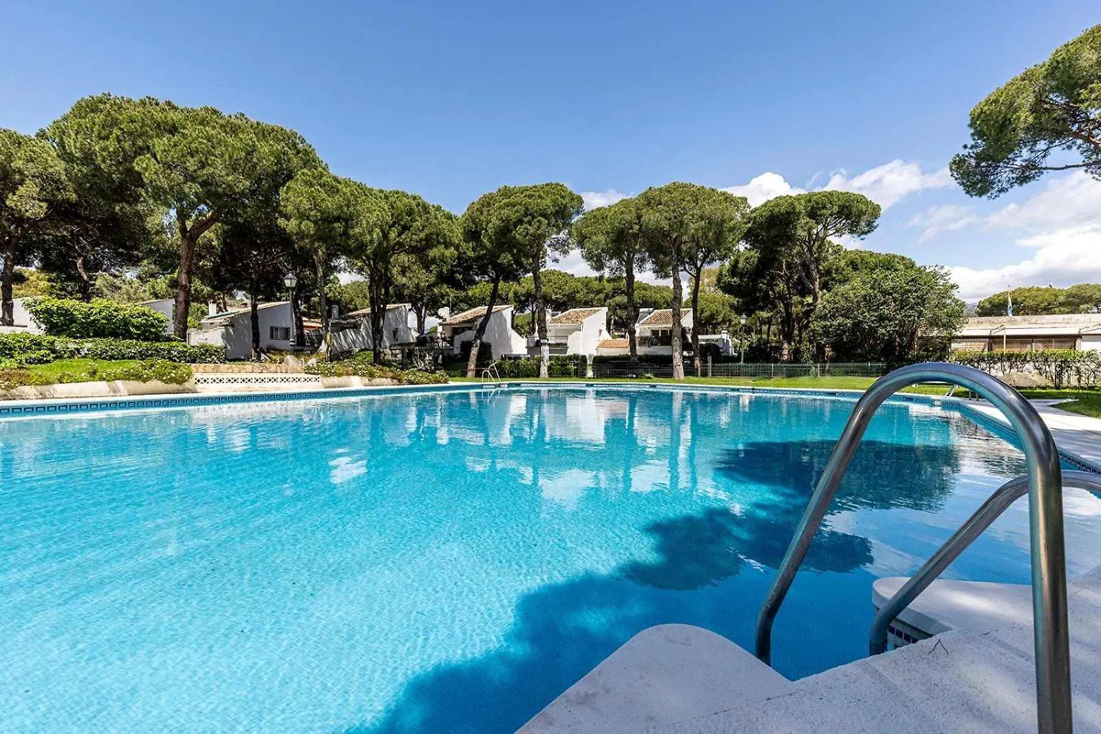 Waves & Pines Apartment El Paraiso, Benamara Estepona